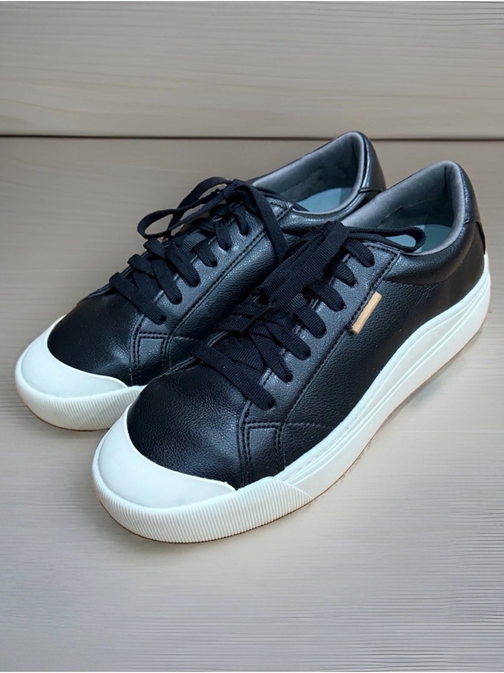 Dr. Scholl's Black Leather Low-Top Sneakers with White Sole - Picture 2 of 9